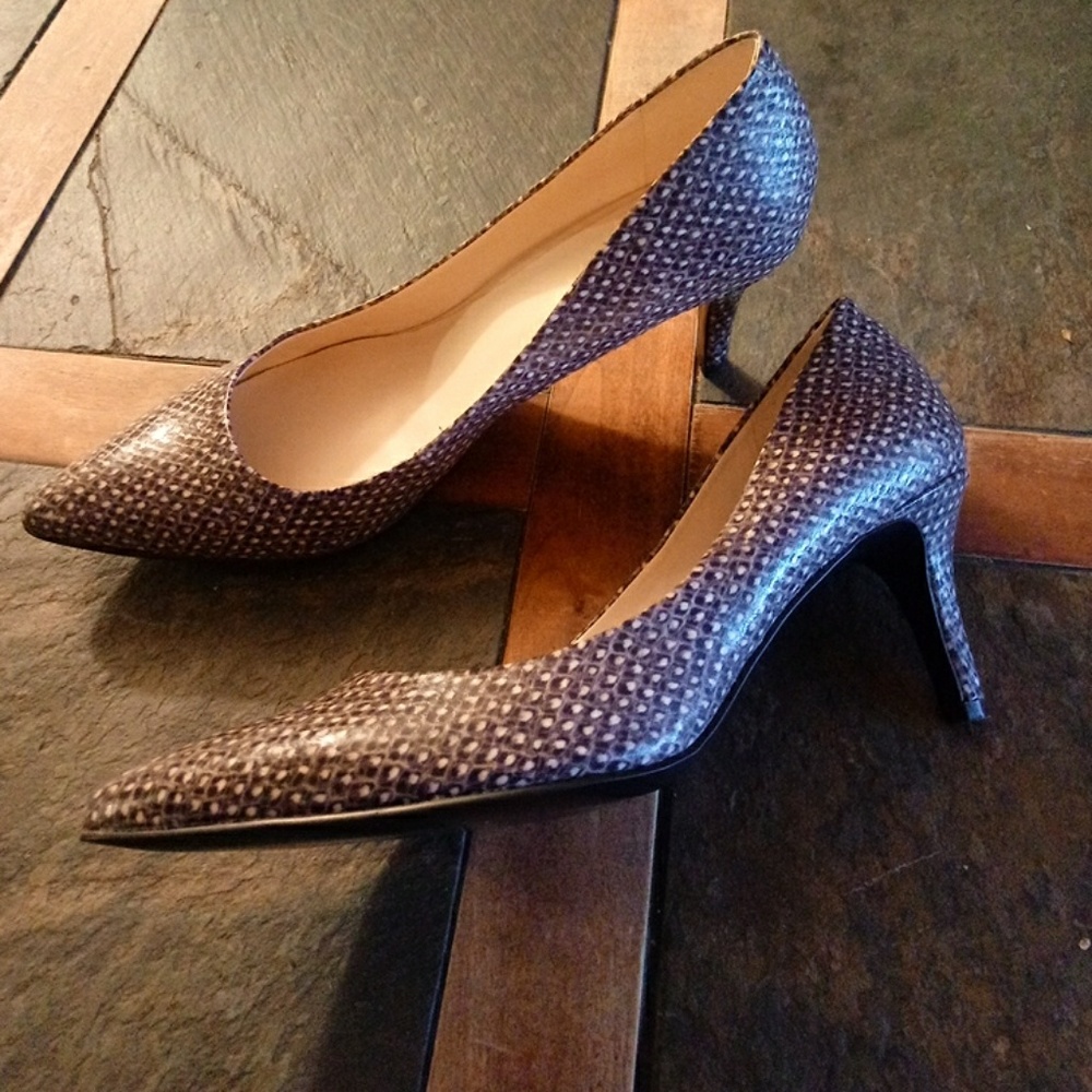Nine West snakeskin pumps